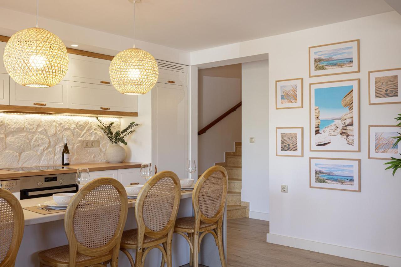 Villa Seashell -Wonderful Newly Renovated Villa On The Beach Galatás Exteriör bild
