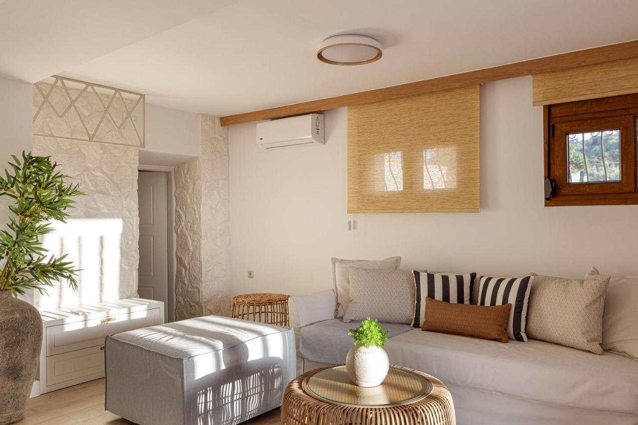 Villa Seashell -Wonderful Newly Renovated Villa On The Beach Galatás Exteriör bild
