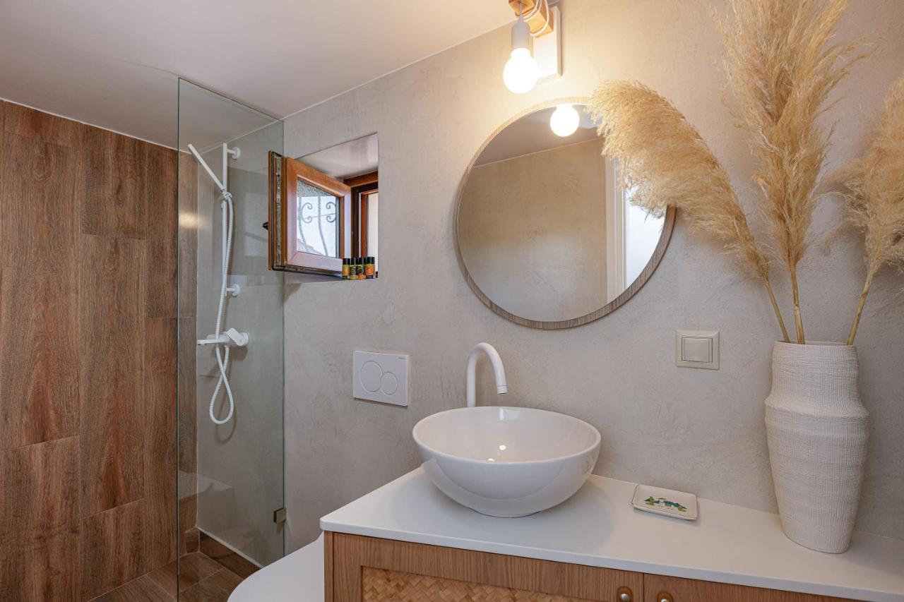 Villa Seashell -Wonderful Newly Renovated Villa On The Beach Galatás Exteriör bild