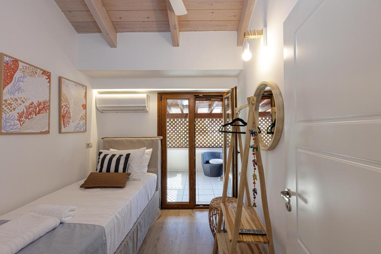 Villa Seashell -Wonderful Newly Renovated Villa On The Beach Galatás Exteriör bild